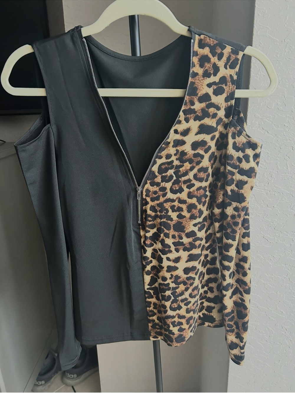 VENUS Black and Leopard Zip-Front Tank Top